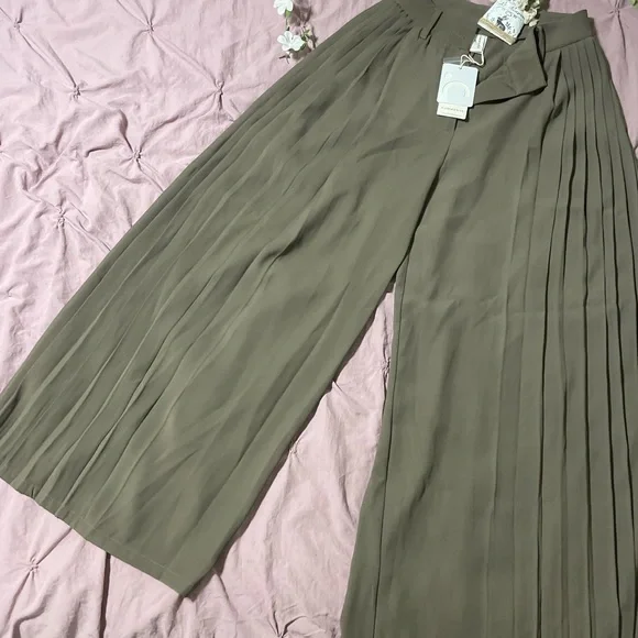 Stunning Pleated Wide-Leg Pants Elegant Sexy NWT Commense LAST CALL! - Picture 4 of 14